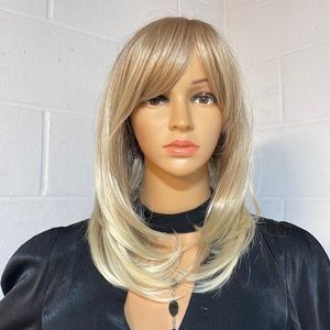 NWT 18” blonde wig classic light honey layers curtain bangs v light blonde ends